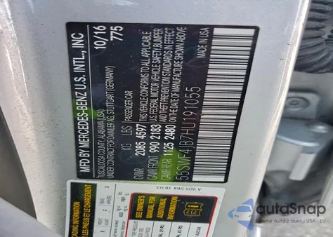 2017 Mercedes-Benz C 300 z USA, uszkodzony, nr VIN 55SWF4JB7HU191055